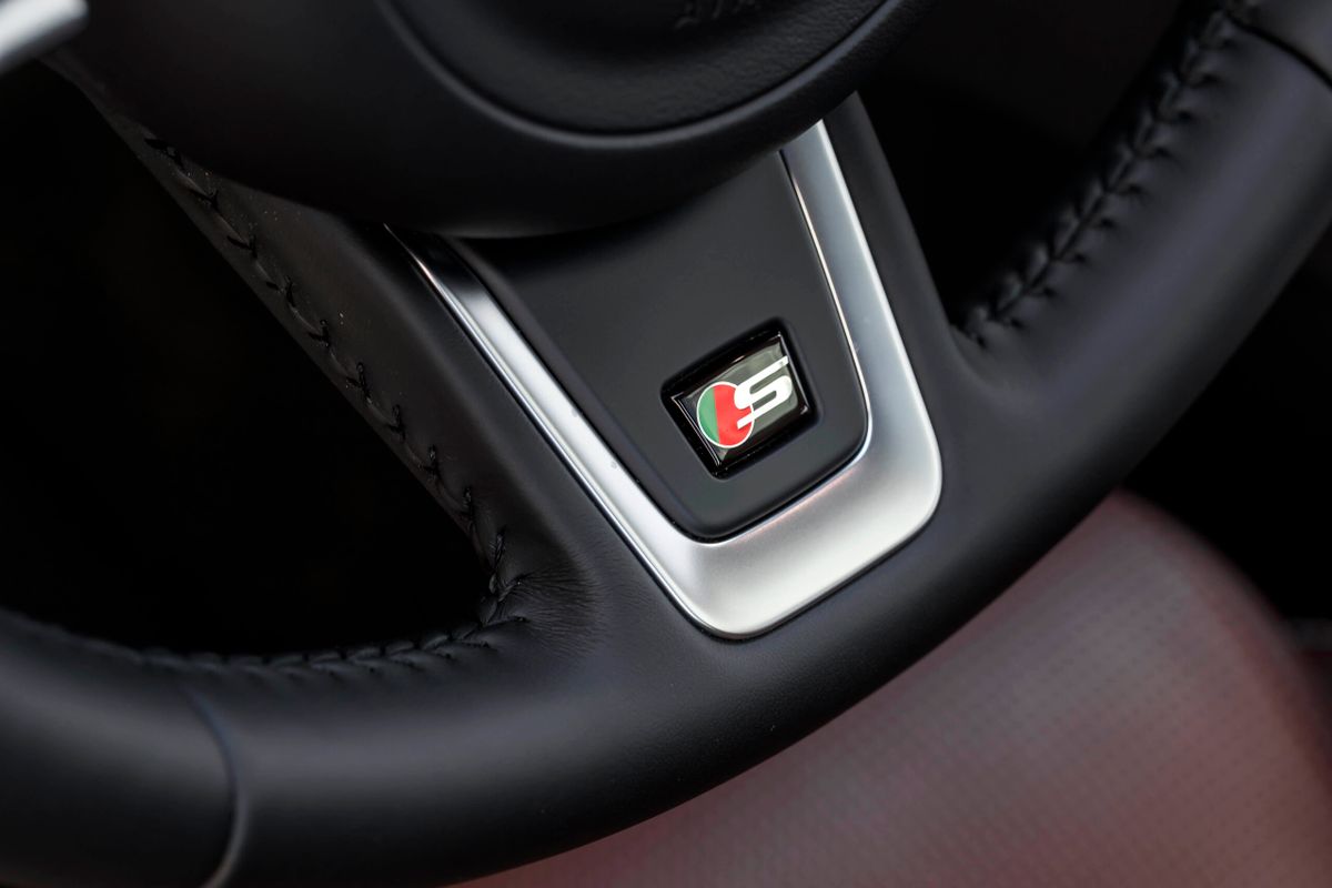 Jaguar XF 2017. Steering wheel. Estate 5-door, 2 generation