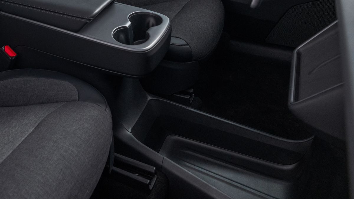 Tesla Model Y 2025. Центральная консоль. Внедорожник 5 дв., 1 поколение, рестайлинг