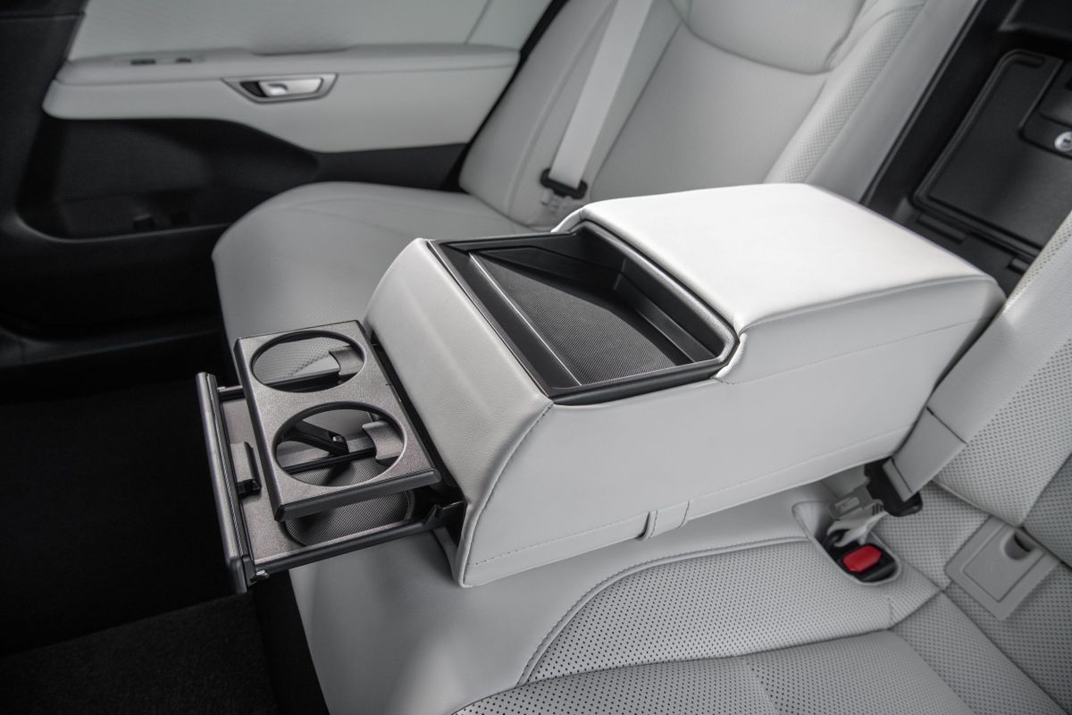 Lexus ES 2026. Задние сидения. Седан, 8 поколение