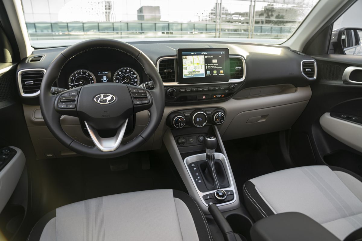 Hyundai Venue 2019. Siéges avants. VUS 5-portes, 1 génération