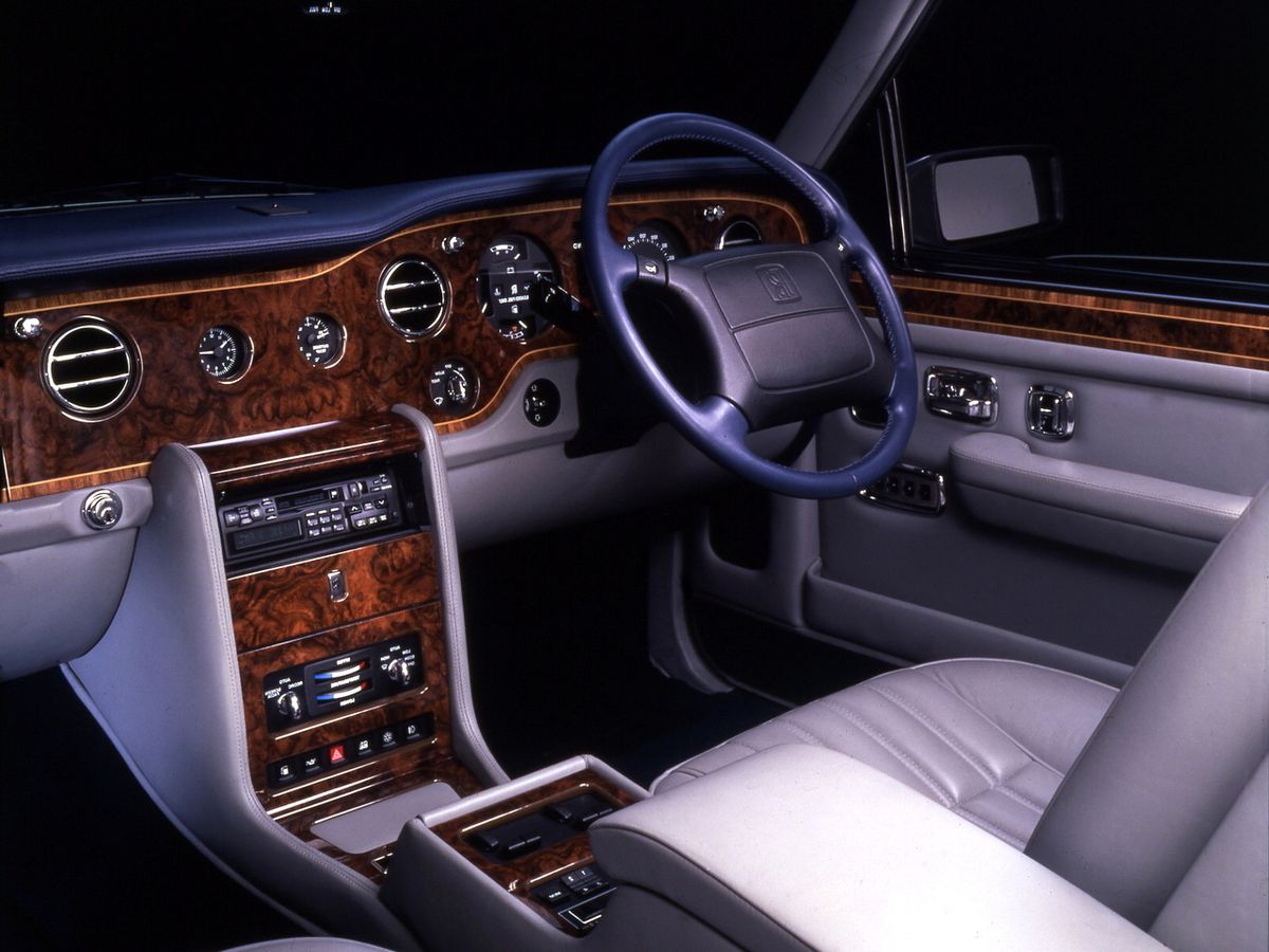 Rolls-Royce Silver Spur 1993. Dashboard. Sedan, 3 generation