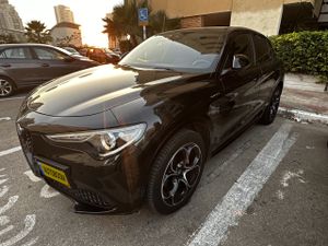 Alfa Romeo Stelvio, 2022, фото