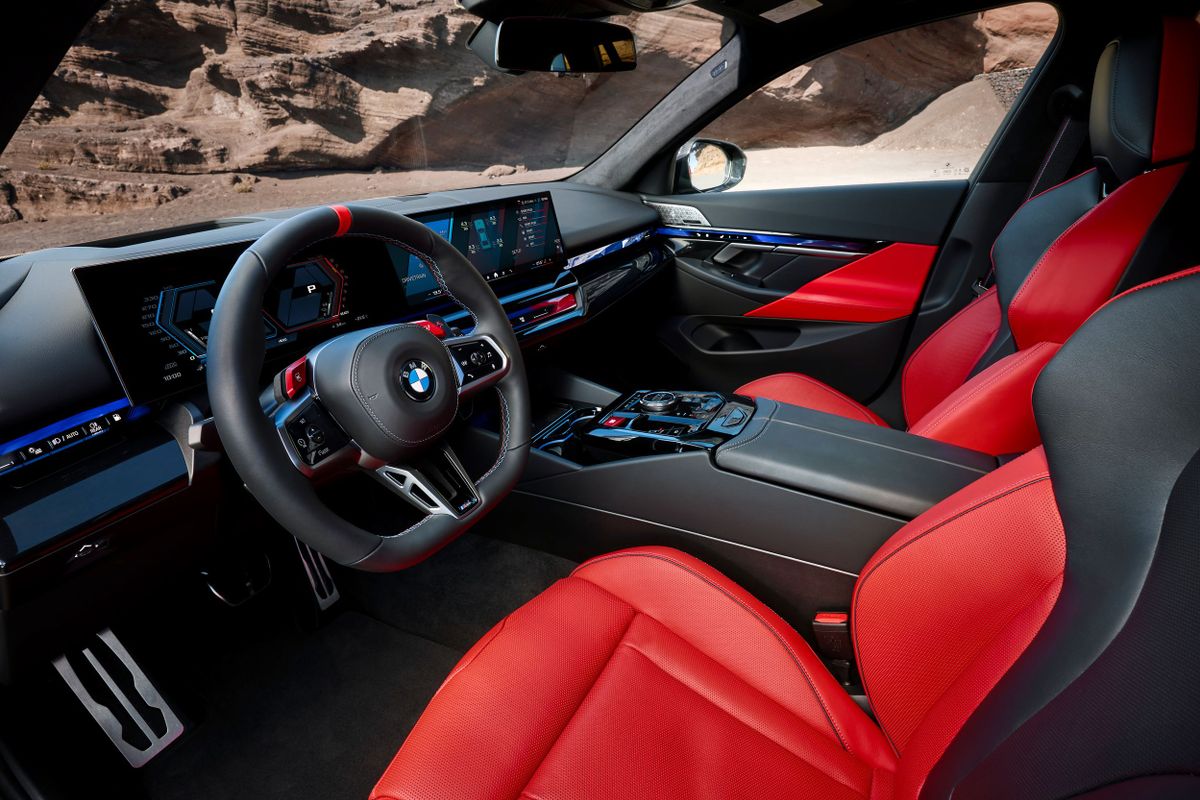 BMW M5 2024. Передние сидения. Универсал 5 дв., 7 поколение