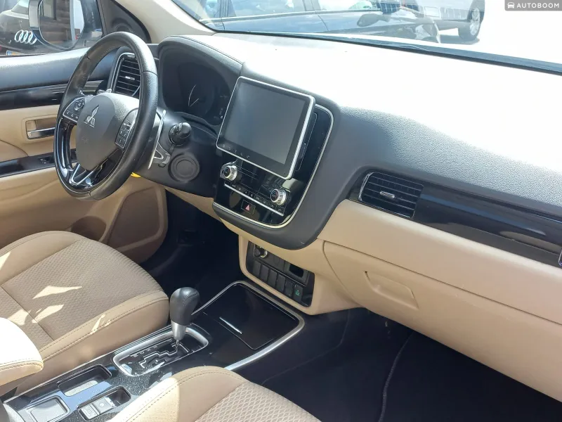 Mitsubishi Outlander 2nd hand, 2019, private