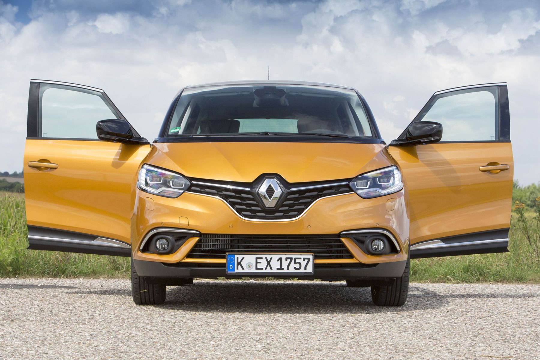 2024 Renault Captur Unveiled: Restyling A New Generation Small SUV !! 