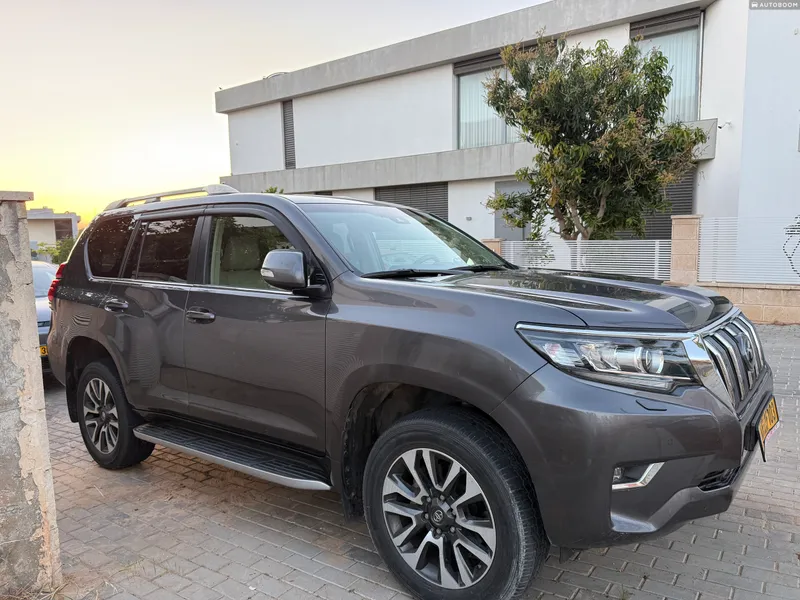 Toyota Land Cruiser Prado 2nd hand, 2022, private