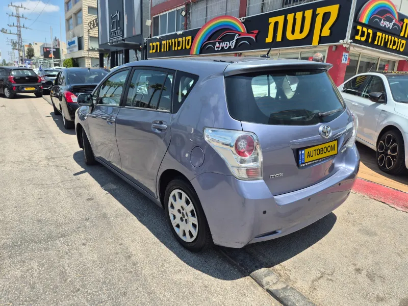 Toyota Verso 2nd hand, 2011