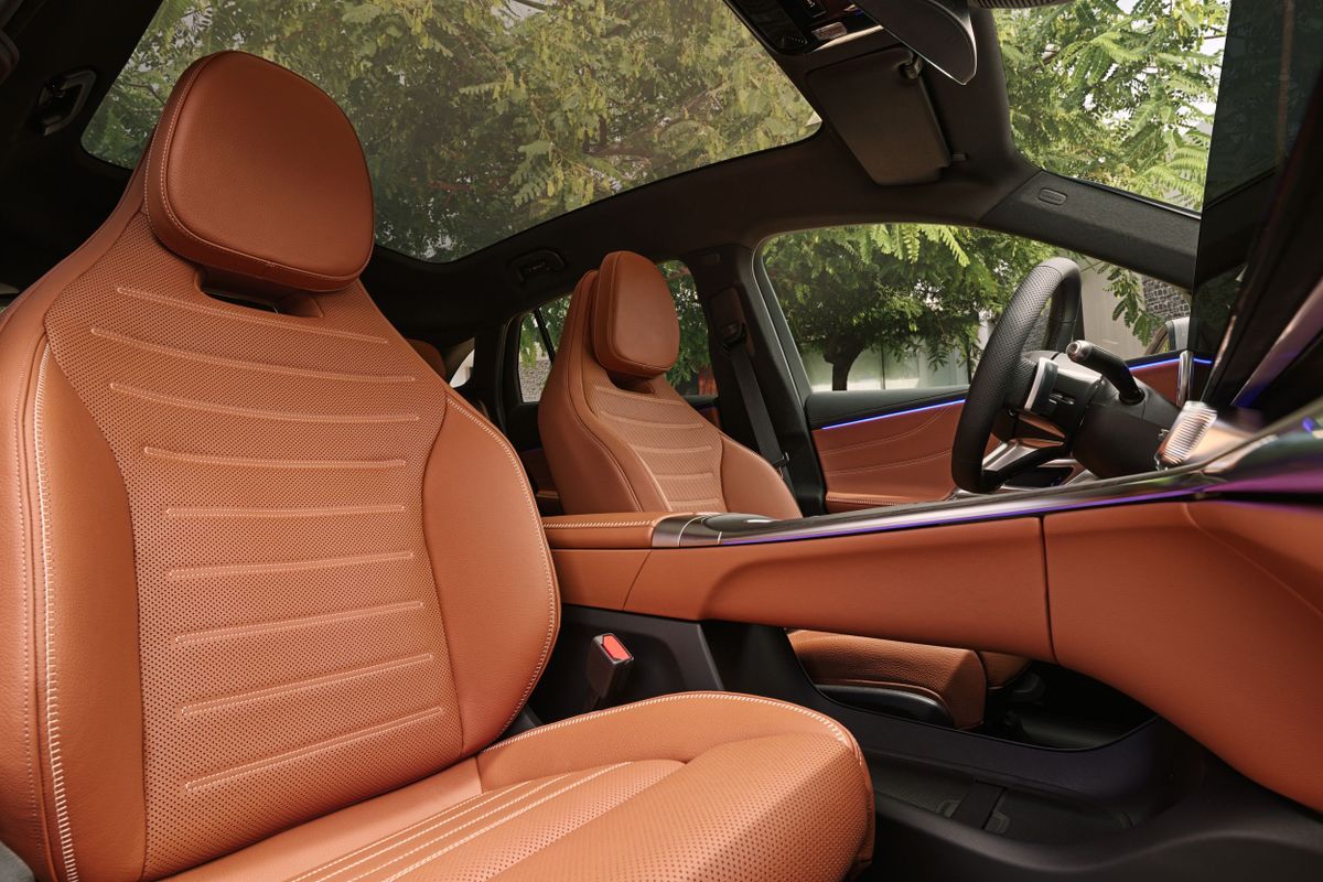 Mercedes GLC EQ 2025. Передние сидения. Внедорожник 5 дв., 1 поколение