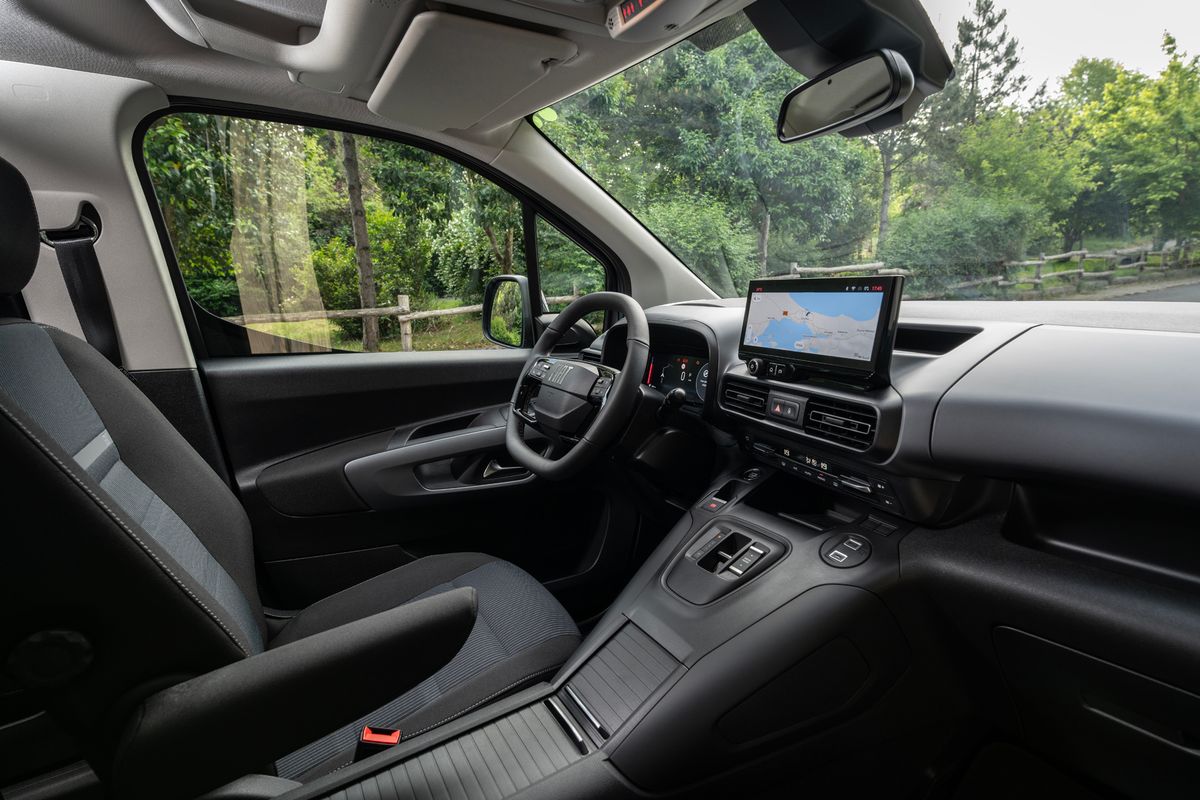 Fiat Doblo 2023. Передние сидения. Компактвэн, 3 поколение, рестайлинг 1
