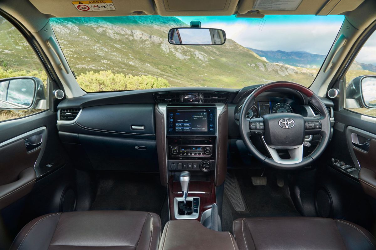 Toyota Fortuner 2015. Front seats. SUV 5-doors, 2 generation