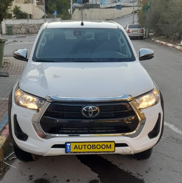Toyota Hilux с пробегом, 2022