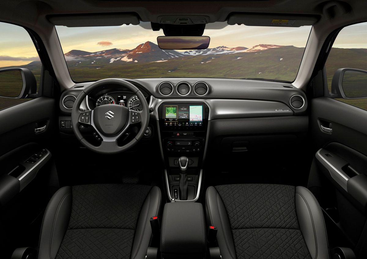 Suzuki Vitara 2024. Передние сидения. Внедорожник 5 дв., 4 поколение, рестайлинг 2
