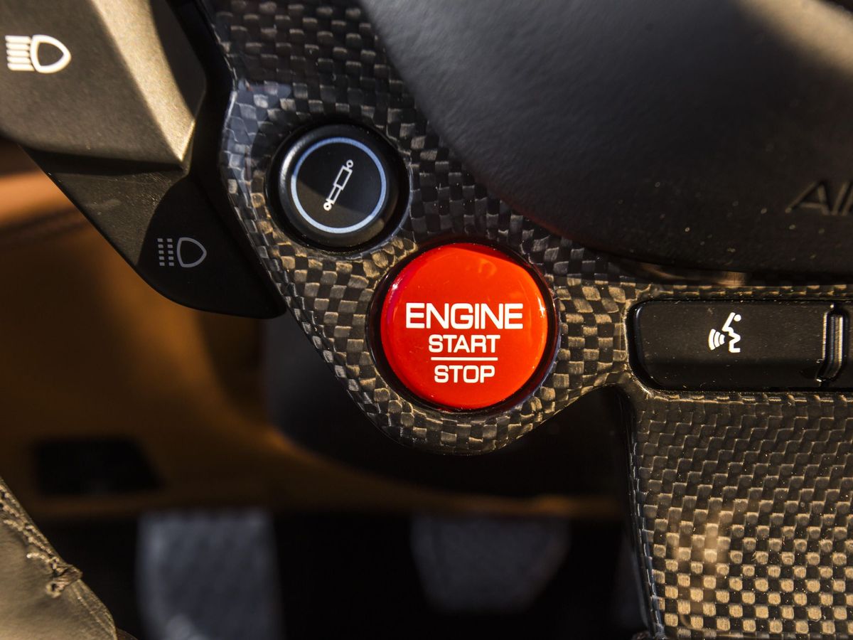 Ferrari GTC4 Lusso 2016. Steering wheel. Hatchback 3-door, 1 generation