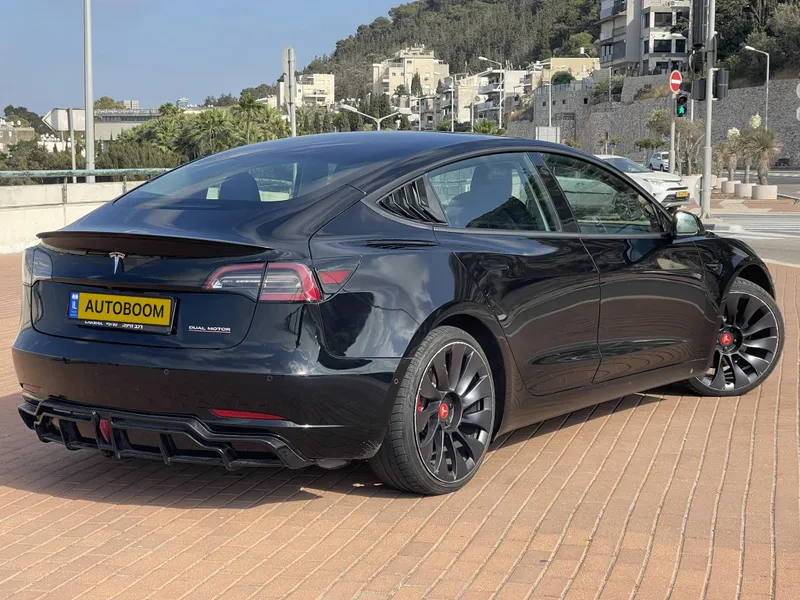 Tesla Model 3 2nd hand, 2021, private hand