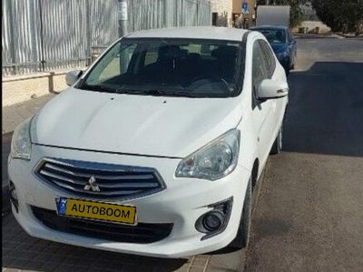Mitsubishi Attrage 2ème main, 2015