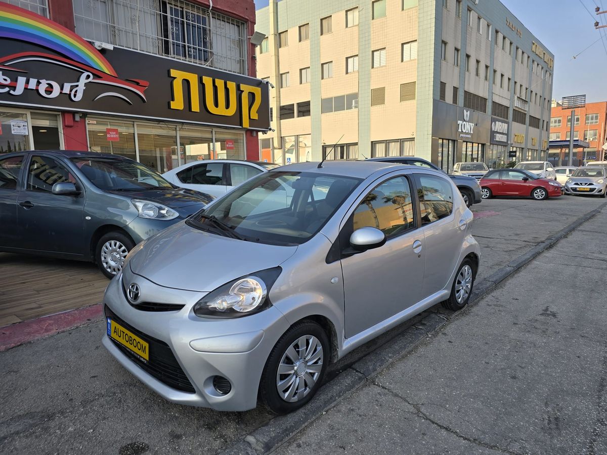 Toyota Aygo 2nd hand, 2013