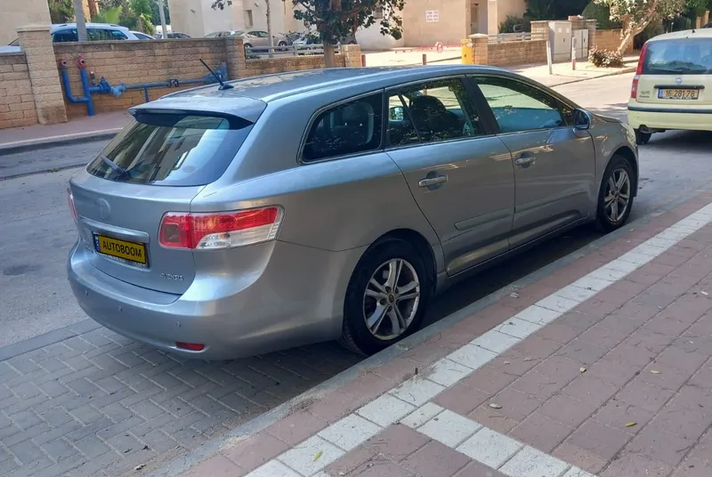 Toyota Avensis 2nd hand, 2011, private hand