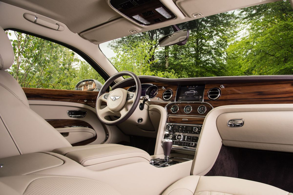 Bentley Mulsanne 2016. Console centrale. Berline, 2 génération, restyling