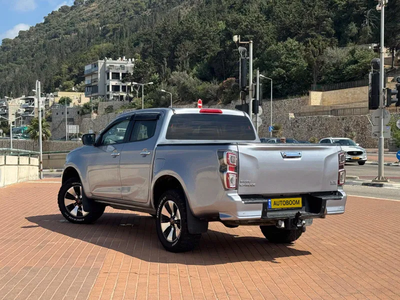 Isuzu D-Max 2nd hand, 2021, private