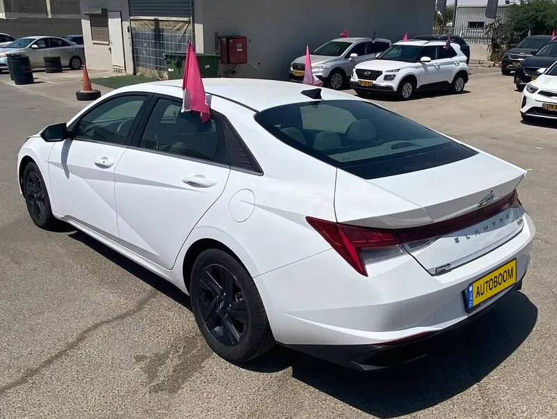 Hyundai Elantra с пробегом, 2022