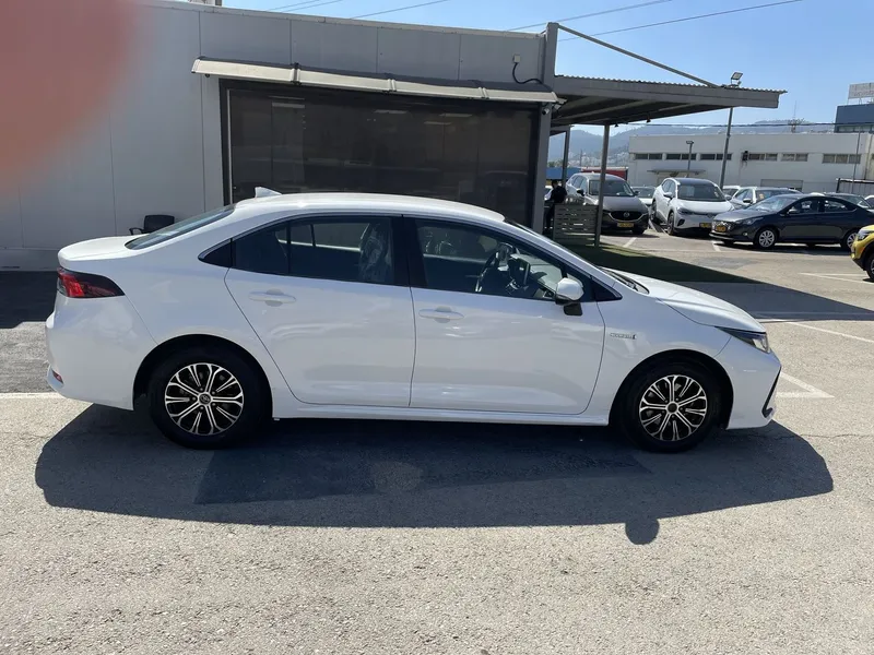 Toyota Corolla с пробегом, 2021