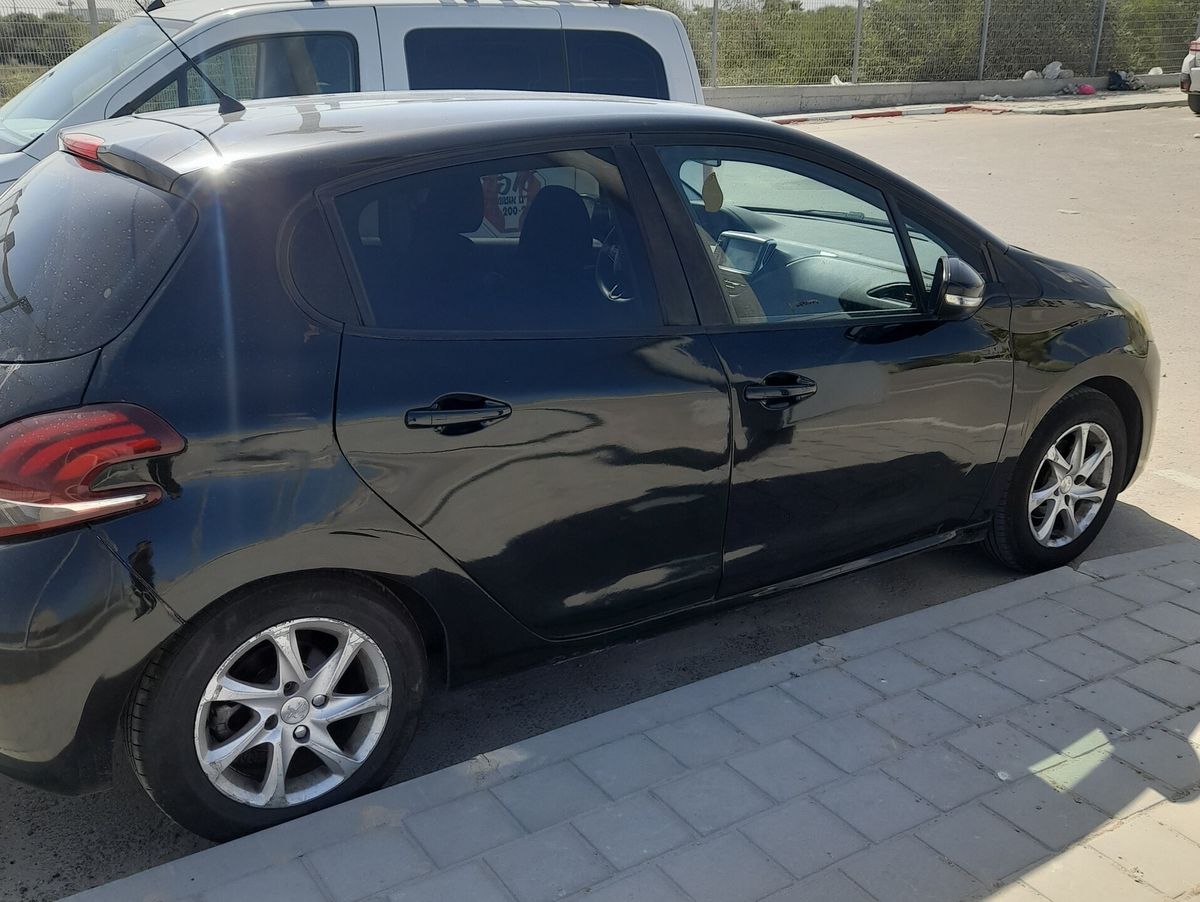 Peugeot 208 2nd hand, 2016, private hand