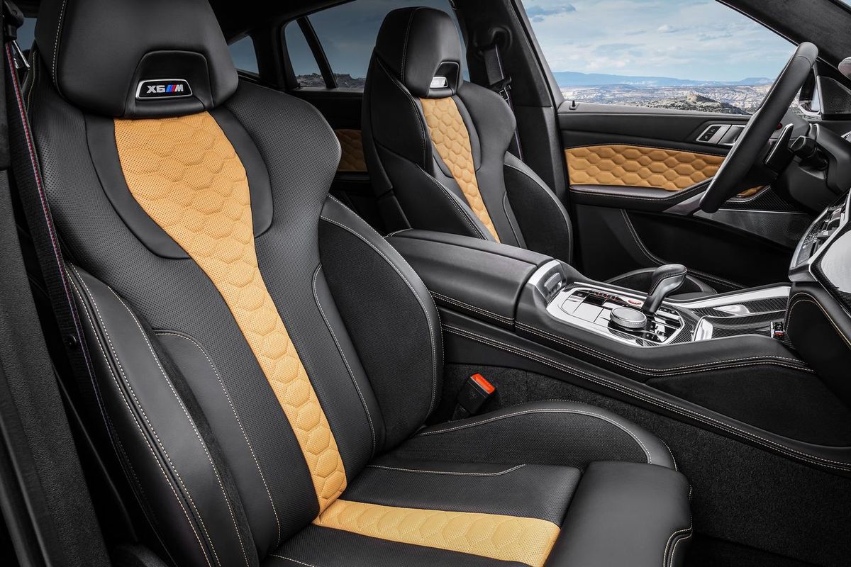 بي إم دبليو X6 M 2019. المقاعد الأمامية. SUV ٥ أبواب, 3 الجيل