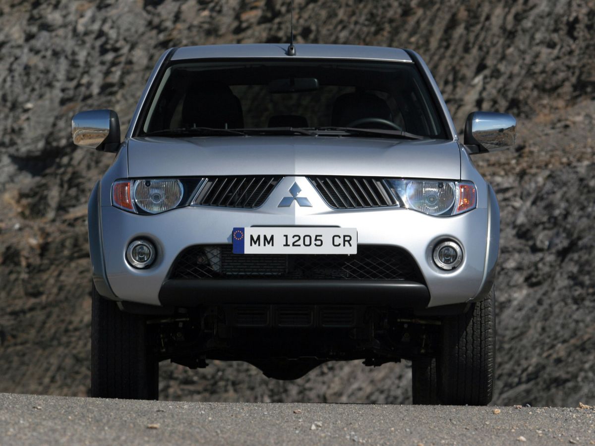 Mitsubishi Triton 2005 year of of release, generation, on pickup double-cab Autoboom versions car — and modifications 4 Trim the 