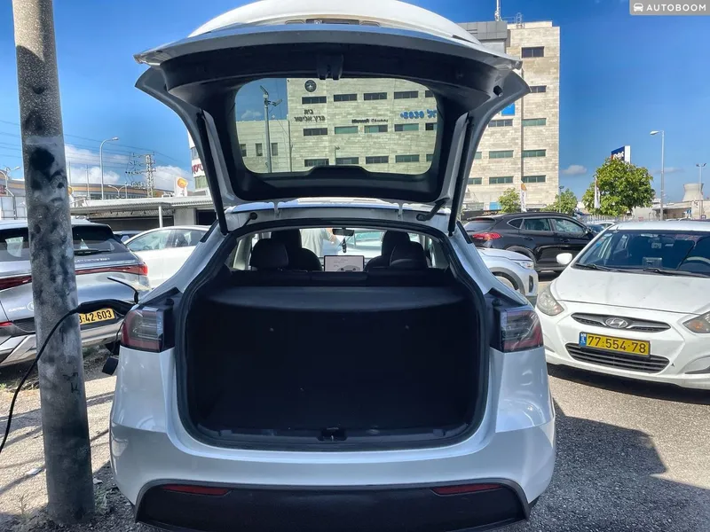 Tesla Model Y 2nd hand, 2023, private
