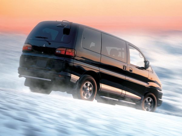 Mitsubishi Space Gear 1997. Carrosserie, extérieur. Monospace, 1 génération, restyling