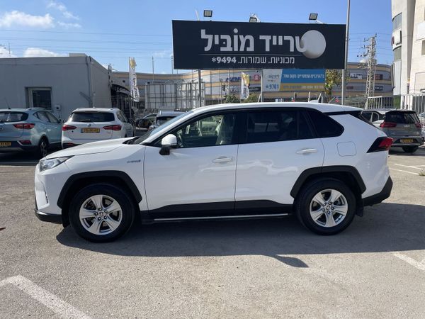 Toyota RAV4 с пробегом, 2021, частная рука