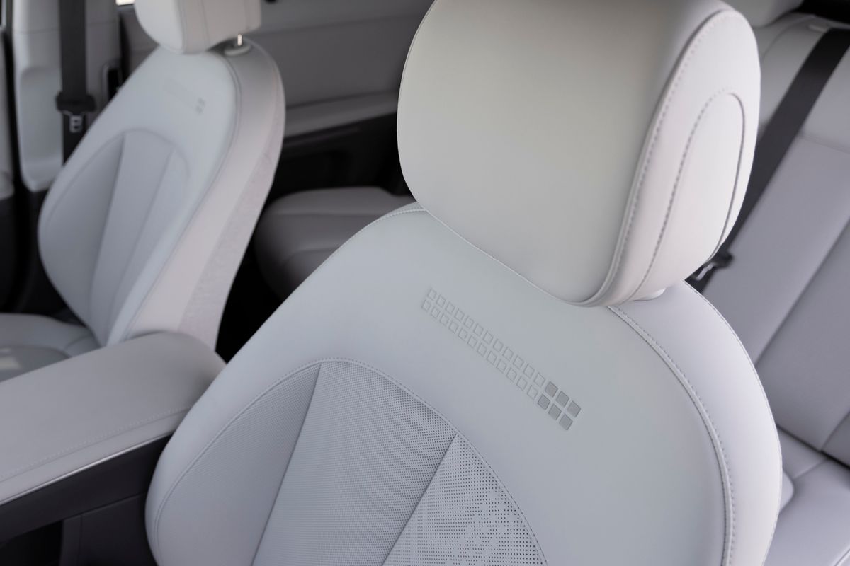 Hyundai IONIQ 5 2024. Передние сидения. Хэтчбек 5 дв., 1 поколение, рестайлинг