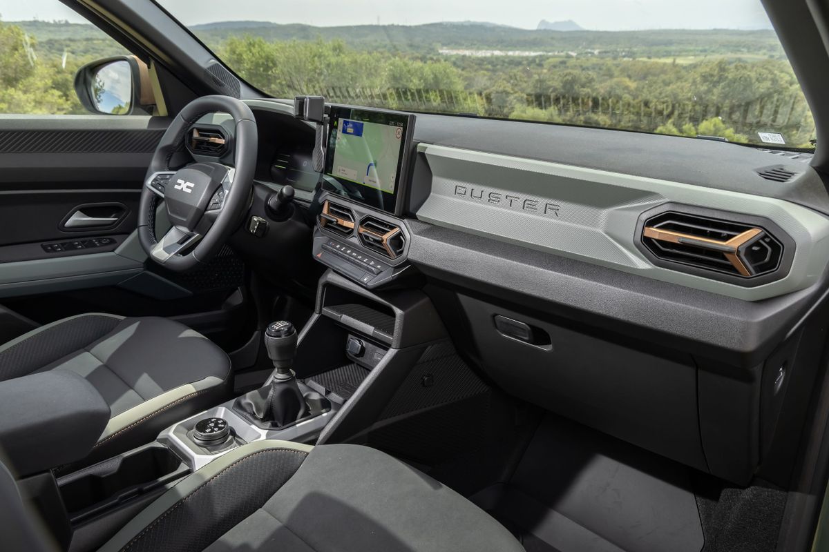 Dacia Duster 2023. Передние сидения. Внедорожник 5 дв., 3 поколение