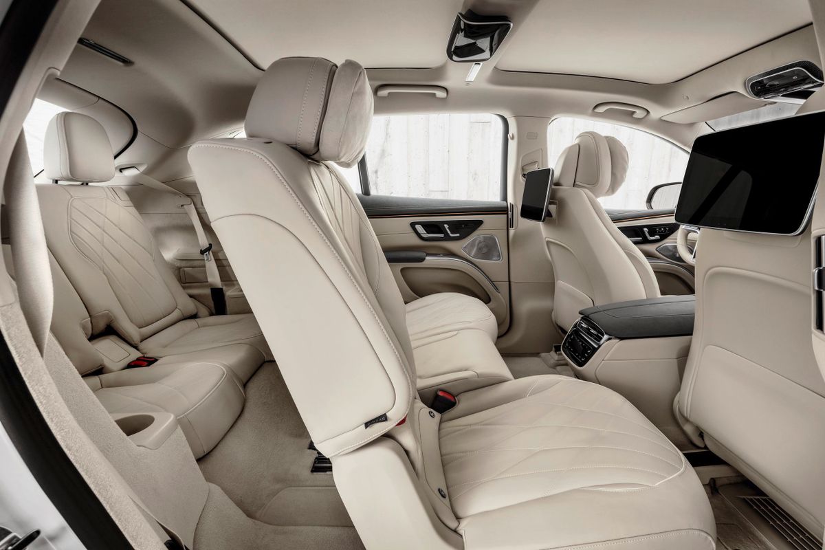 מרצדס-בנץ EQS SUV 2022. מושבים אחוריים. רכב שטח 5 דלתות, 1 דור
