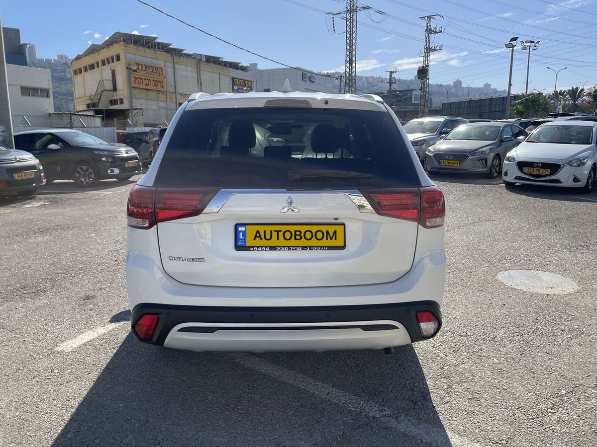 Mitsubishi Outlander с пробегом, 2020