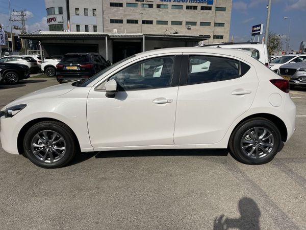 Mazda 2 nouvelle voiture, 2024