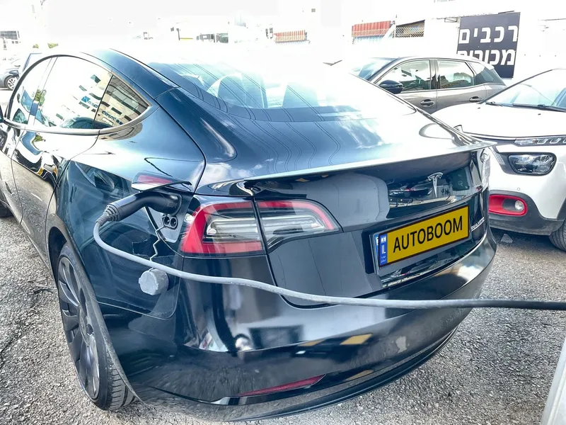 Tesla Model 3 2nd hand, 2023, private