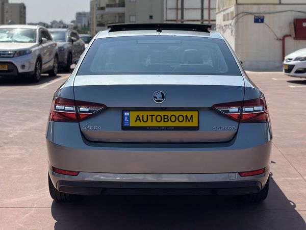 Škoda Superb 2ème main, 2018, main privée