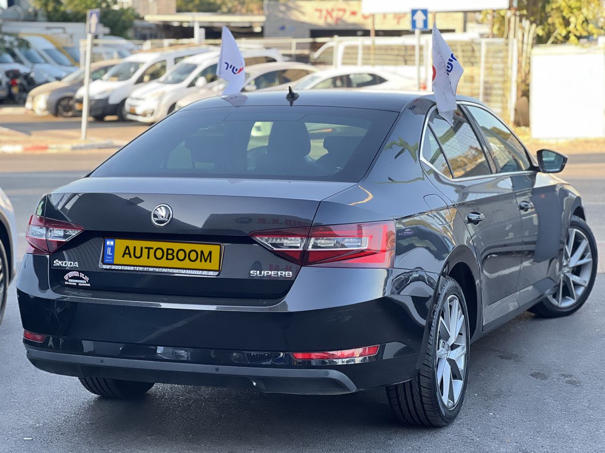 Škoda Superb 2ème main, 2018, main privée