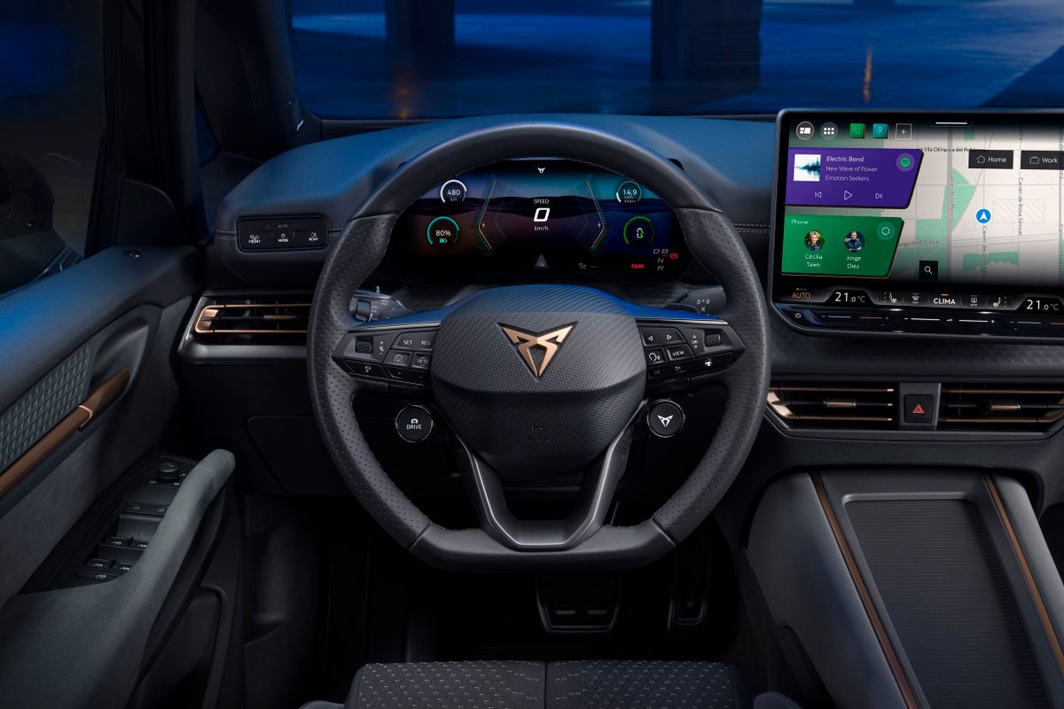 Cupra Born. Панель приборов.