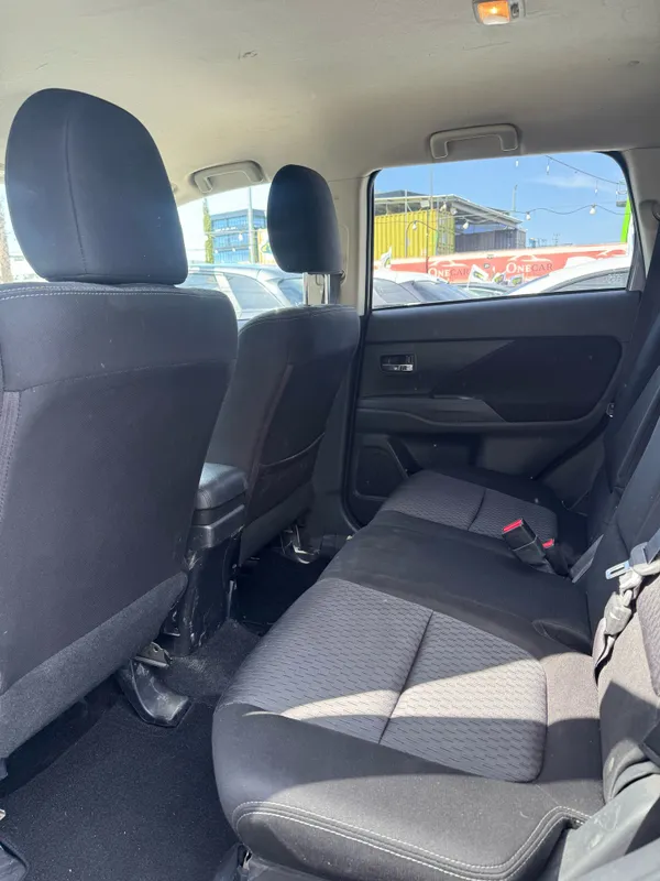 Mitsubishi Outlander 2nd hand, 2015