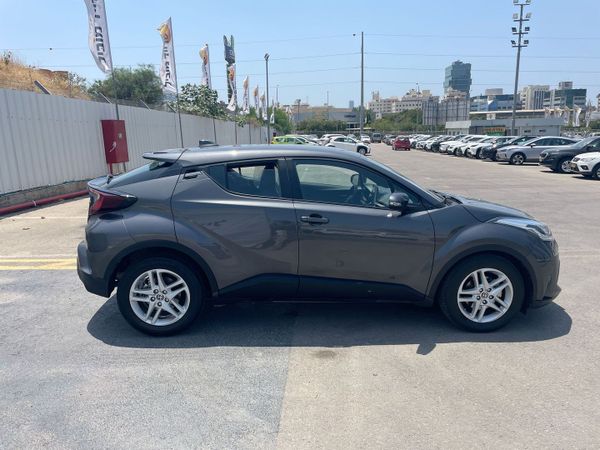 Toyota C-HR 2nd hand, 2022, private hand