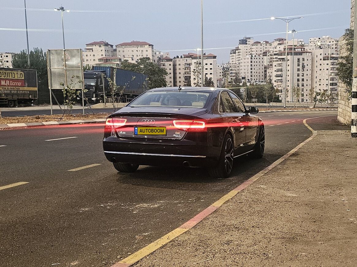 אאודי A8 יד 2 רכב, 2012, פרטי