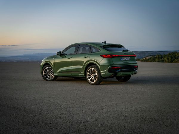 أودي Q5 Sportback ‏2024. الهيكل، المظهر الخارجي. SUV كوبيه, 2 الجيل
