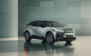 טויוטה C-HR פלוס ‏2025. מרכב, צורה. רכב שטח 5 דלתות, 1 דור