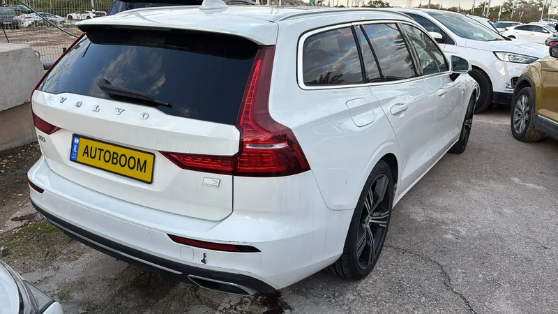 וולוו V60 יד 2 רכב, 2021