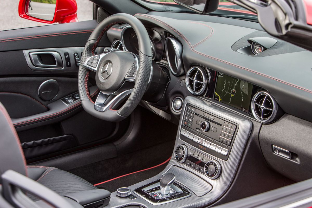 Mercedes SLC 2016. Console centrale. Roadster, 1 génération