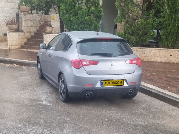 אלפא רומיאו ג'ולייטה יד 2 רכב, 2014, פרטי