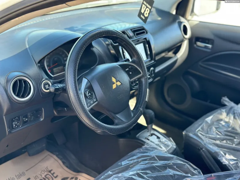 Mitsubishi Attrage 2ème main, 2015