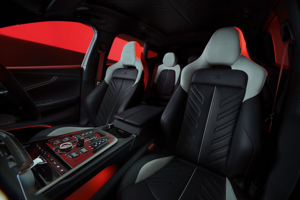 Aston Martin DBX 2024. Передние сидения. Внедорожник 5 дв., 1 поколение, рестайлинг 1